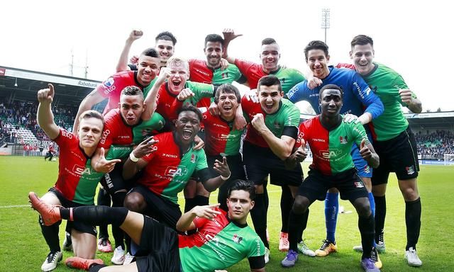 鼓励学生亲 鼓励学生亲