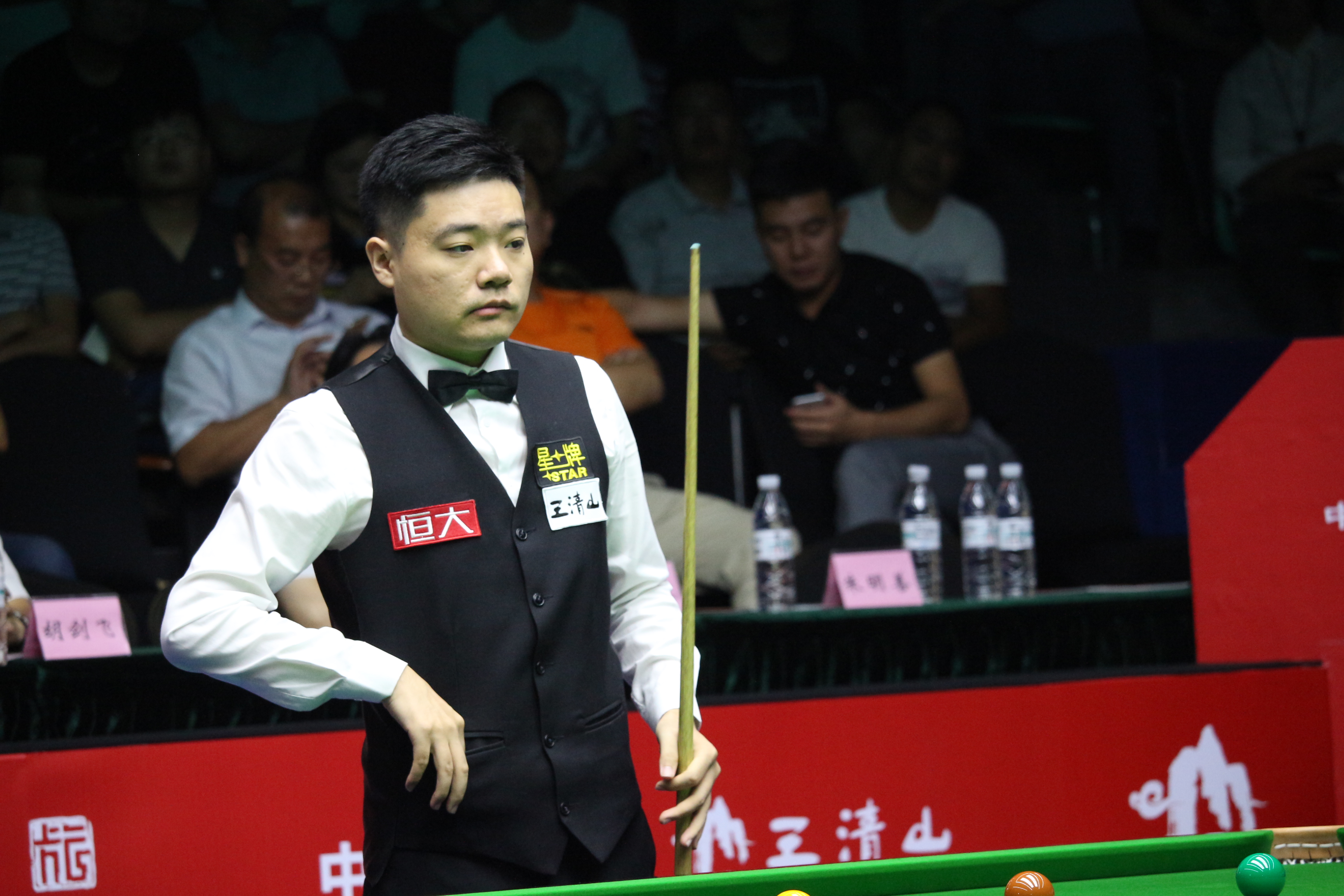 硬是在众多 硬是在众多