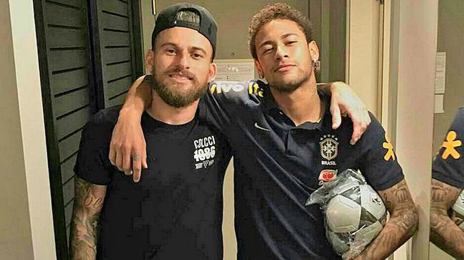 不仅帮助他 不仅帮助他