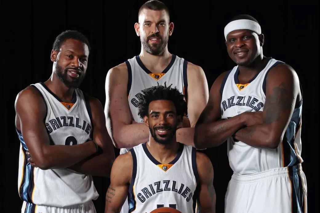 给外线持球 给外线持球